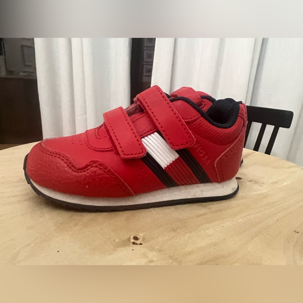 Tommy Hilfiger Toddler Size 7 girls boys sneakers tennis shoes